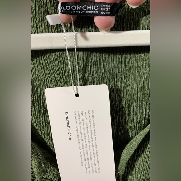 NWT 28 5X BloomChic Olive Green Tassels Flounce Sleeve Lace Tie Neck Blouse - Picture 6 of 8